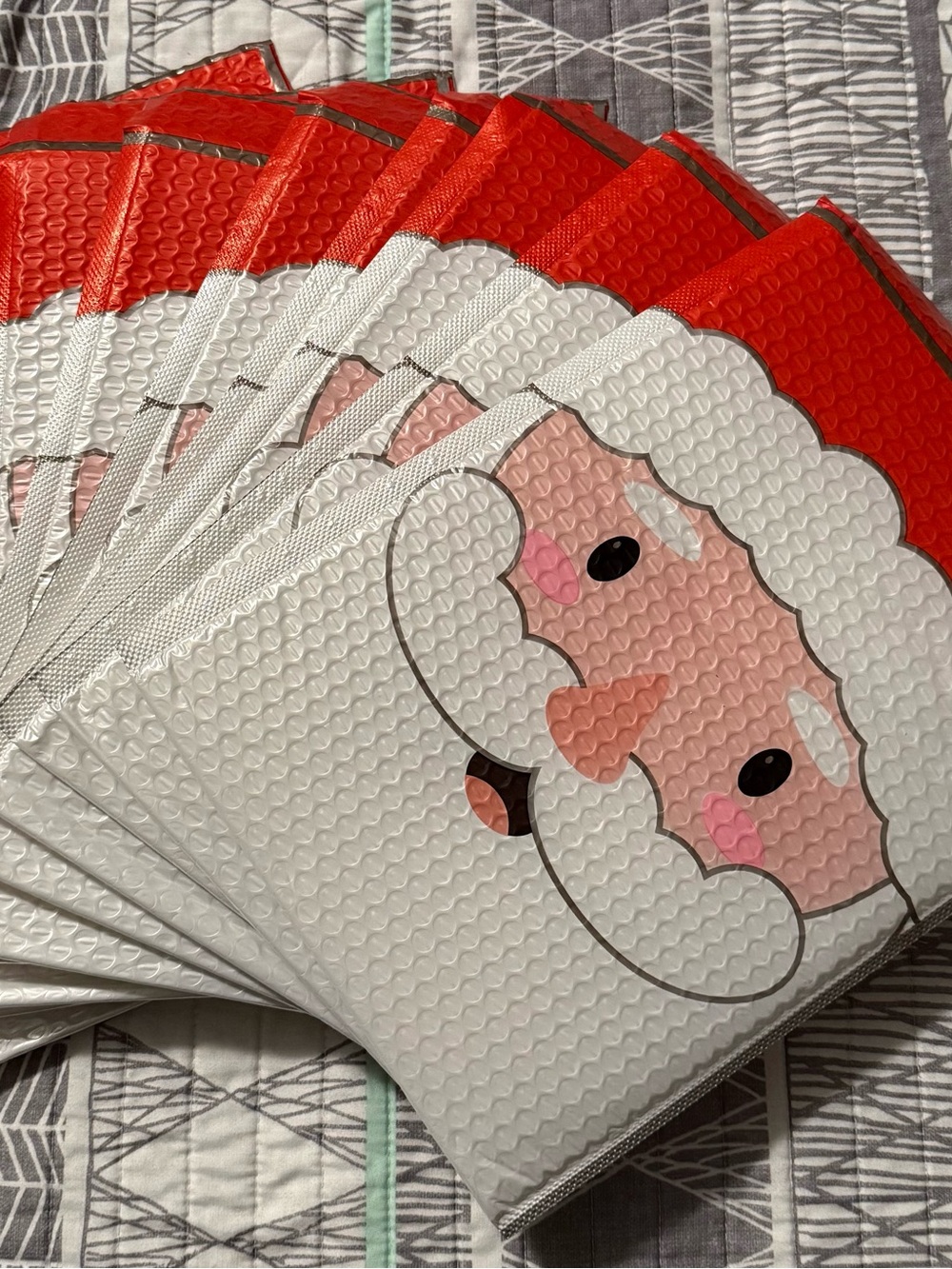 50 Pack of 10x13 Holiday Bubble Mailers - 25 Santa Face and 25 Gingerbread Man - Picture 2 of 11